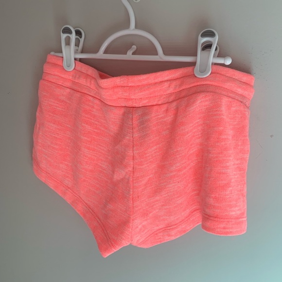 Bright pink lounge shorts - Picture 2 of 4
